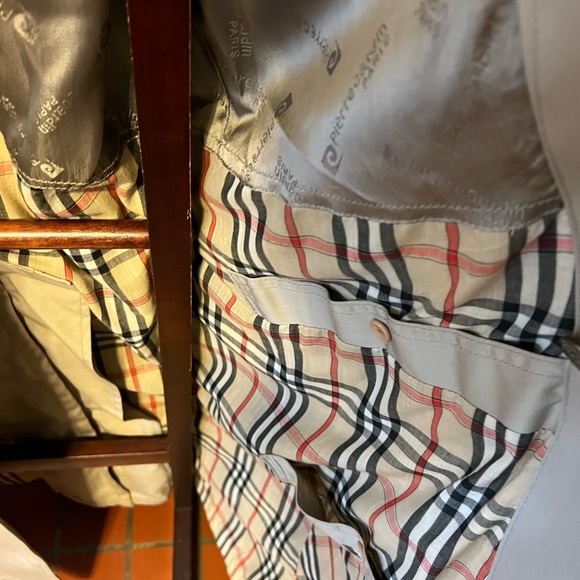 Beautiful vintage Pierre Cardin trench coat in great condition size B42 (SM) - Picture 5 of 16